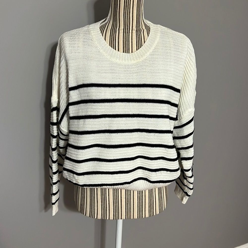 MIROH Women’s Cropped Sweater